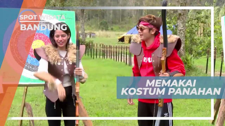 Memakai Kostum Untuk Bermain Panahan, Bandung