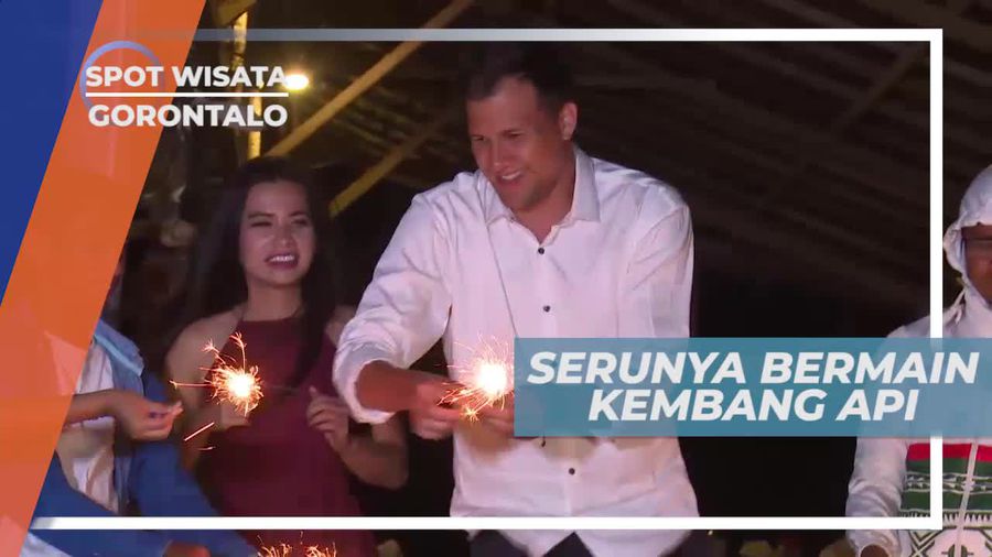 Bermain Kembang Api di Pulo Cinta Gorontalo