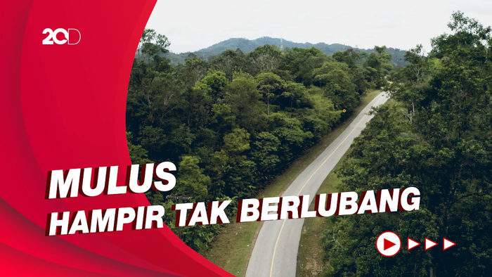 Mulusnya Jalan Menuju Perbatasan Jagoi Babang di Kalbar