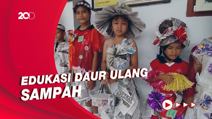 Siswa SD di Jembrana Bergaya dengan Pakaian dari Barang Bekas
