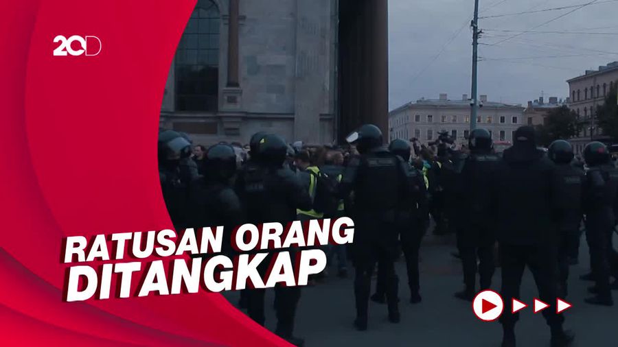 Polisi Pukul dan Tangkap Aktivis Penentang Perang di Rusia