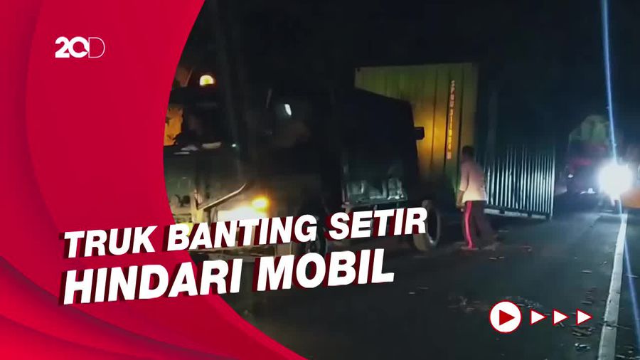 Kontainer Truk Lepas, Empat Pengendara Motor Terkapar