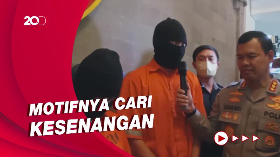Geger Sejoli Berpakaian Adat Bali Mesum di Mobil Usai Melukat