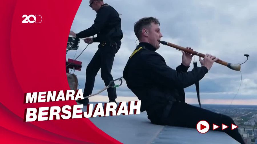 Deg-deg Ser! Momen Band Lithuania Manggung di Atas Menara 170 Meter