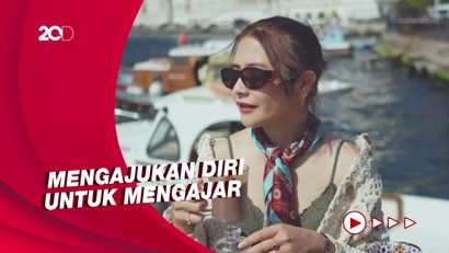 Prilly Latuconsina Jadi Dosen Praktisi di UGM