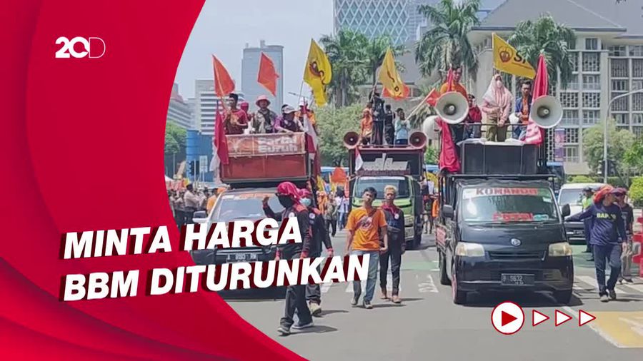 Demo Tolak Kenaikan Harga BBM di Patung Kuda Jakarta