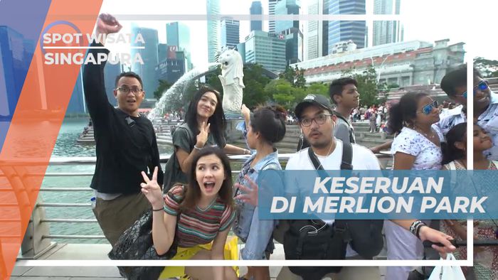 Cekrak-cekrek Berfoto Ria Di Depan Ikon Kebanggaan Singapura