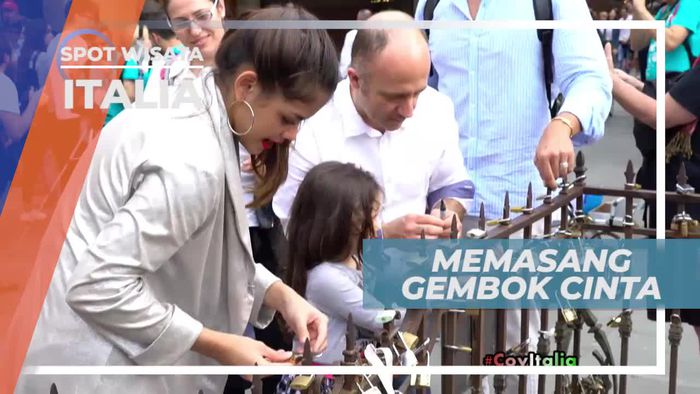 Memasang Gembok Cinta, Destinasi Romantis di Italia