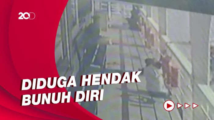 Detik-detik Pria Alami Depresi Ceburkan Diri ke Laut di Gilimanuk