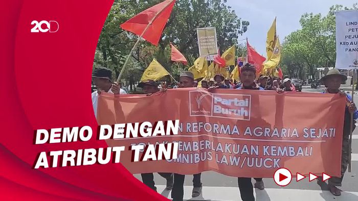Long March dari Balai Kota DKI, Massa Demo Buruh Tiba di Patung Kuda