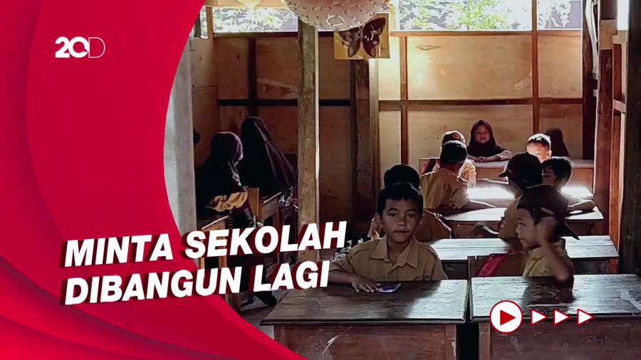 Miris! Sudah Setahun Siswa SD di Enrekang Belajar di Kolong Rumah Warga