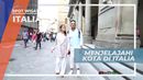 Berpose Dengan Patung Manusia di Italia
