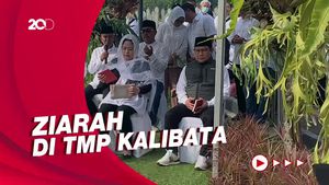 Momen Puan-Cak Imin Ziarah Makam Taufiq Kiemas
