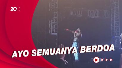 Aksi OFFSET Panjat Tiang hingga Doa Bersama di Panggung WTF 2022