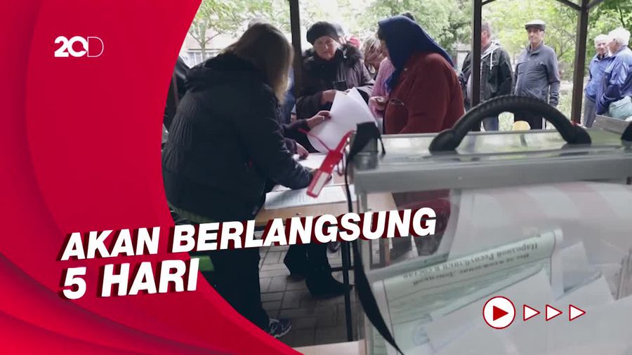 Antusias Warga Mengikuti Referendum untuk Bergabung Rusia