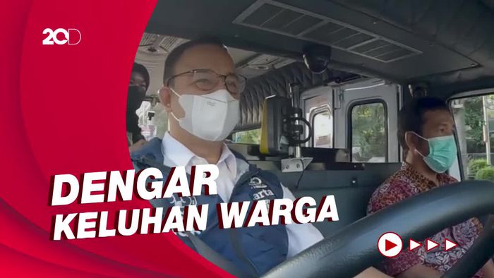Momen Anies Jadi Sopir Angkot Dadakan Jaklingko
