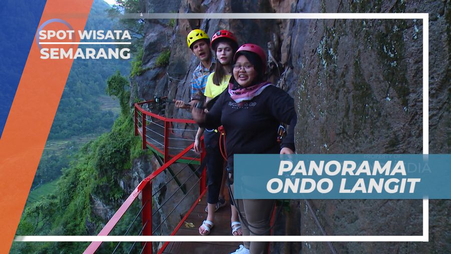 Pemandangan Indah Di Atas Jembatan Ondo Langit, Semarang