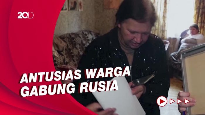 Petugas Jemput Suara Warga di Donetsk dalam Rangka Referendum
