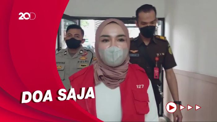 Jelang Vonis, Medina Zein Berdoa Hasilnya Baik