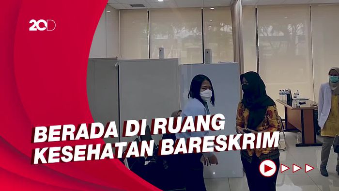 Momen Putri Candrawathi Penuhi Wajib Lapor di Bareskrim