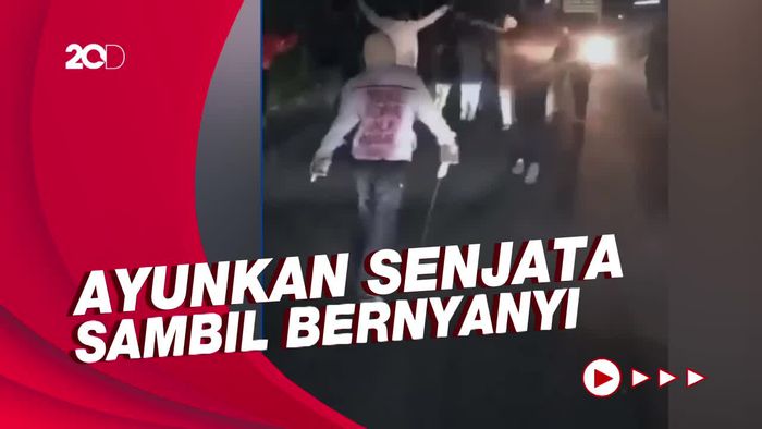 Viral! Konvoi Pemuda Tenteng Senjata di Jalanan Serpong