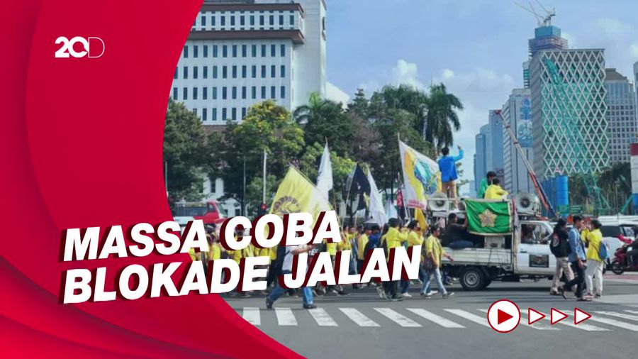 Demo Mahasiswa di Patung Kuda Ricuh, 1 Polisi Terluka