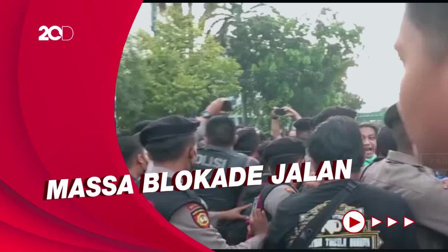 Memanas! Mahasiswa Saling Dorong dengan Polisi di Patung Kuda