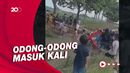 Odong-odong Terguling ke Kali di Bekasi, Sejumlah Anak Histeris