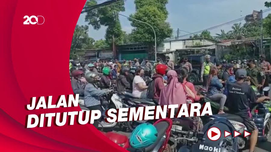 Riuh Klakson Saat Penutupan Jalan di Depan Monumen Pancasila Sakti