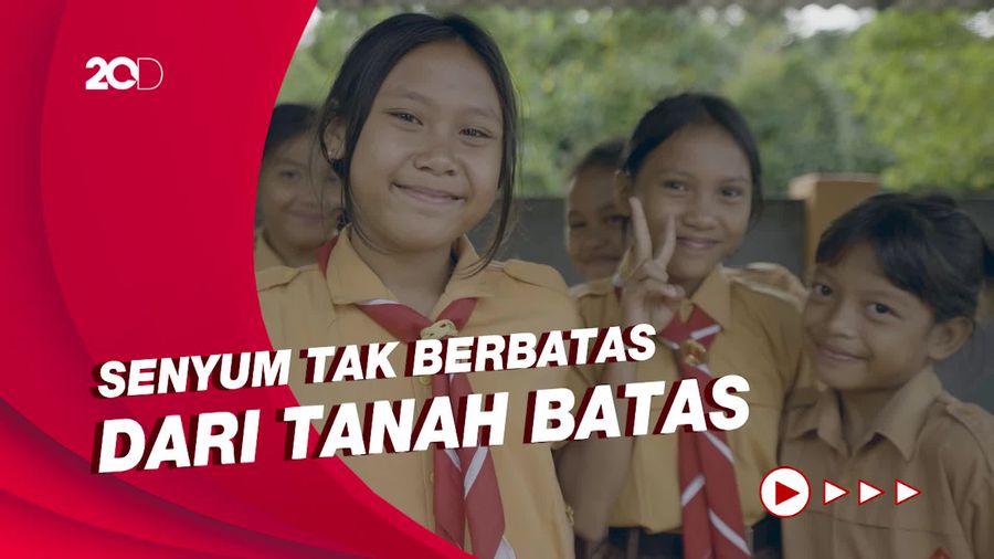 Senyum Manis Siswa SD di Perbatasan Kalbar-Malaysia