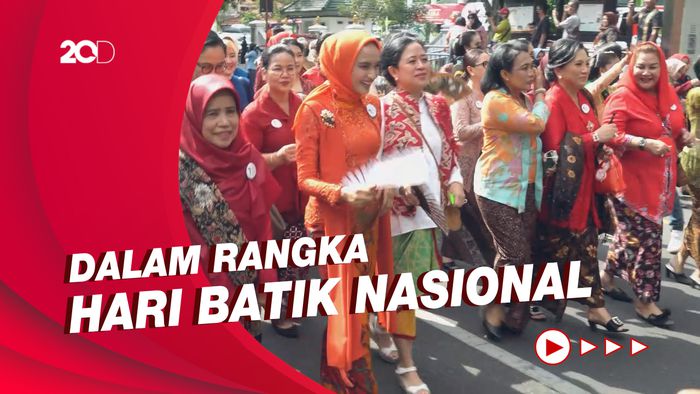 Ribuan Wanita Ikut Pawai Kebaya Bersama Iriana Joko Widodo