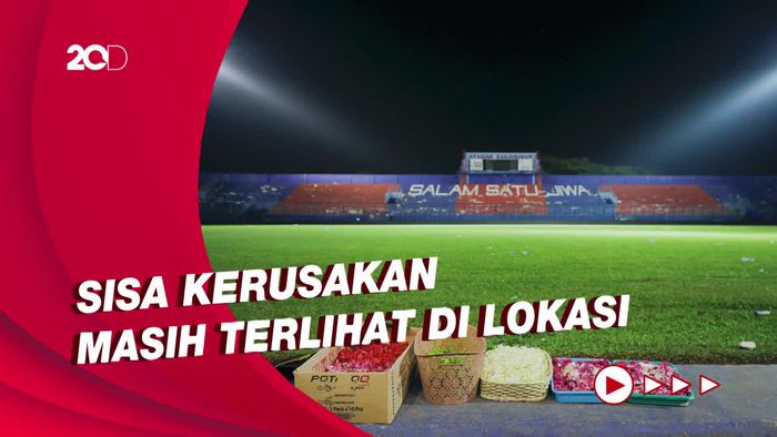 Petugas Mulai Bersih-bersih di Lokasi Tragedi Kanjuruhan