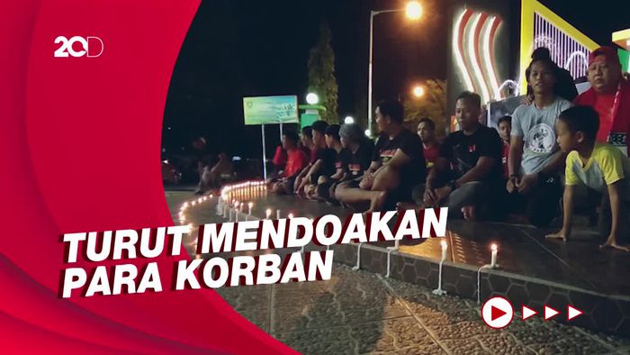 Suporter PSM Makassar Gelar Aksi Bakar Lilin untuk Tragedi Kanjuruhan