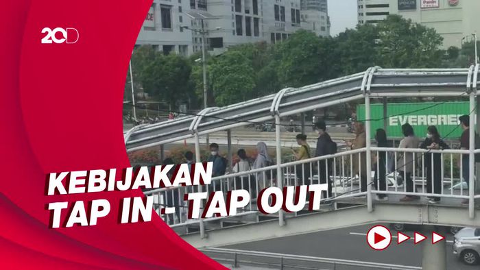 Kebijakan Baru TransJ Bikin Antrean Mengular di Sejumlah Halte