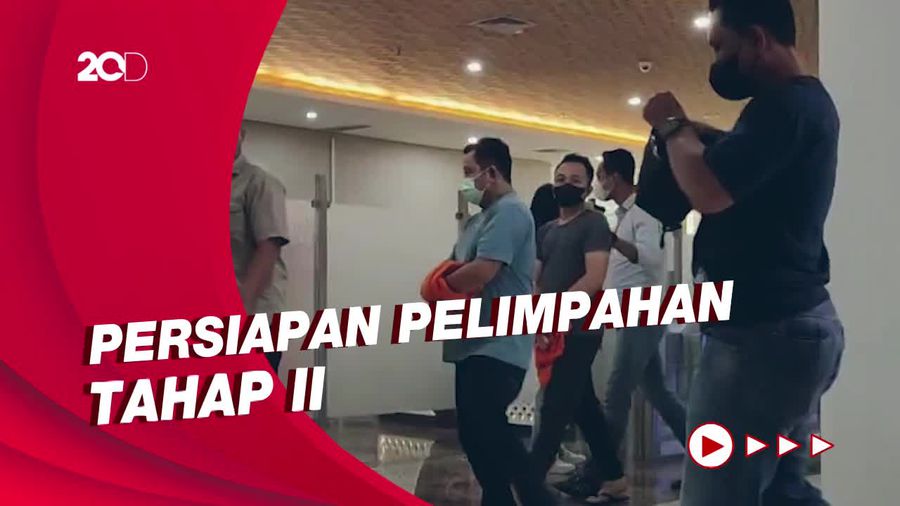 Momen Bharada E-Kuat Maruf Selesai Jalani Pemeriksaan Kesehatan