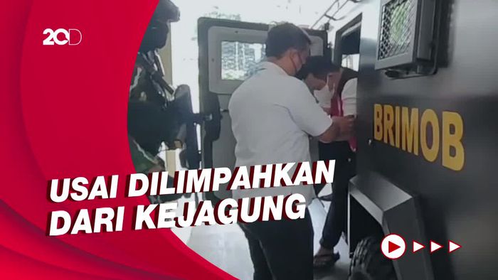 Momen Bharada E hingga Kuat Maruf Tiba di Bareskrim Pakai Rompi Tahanan