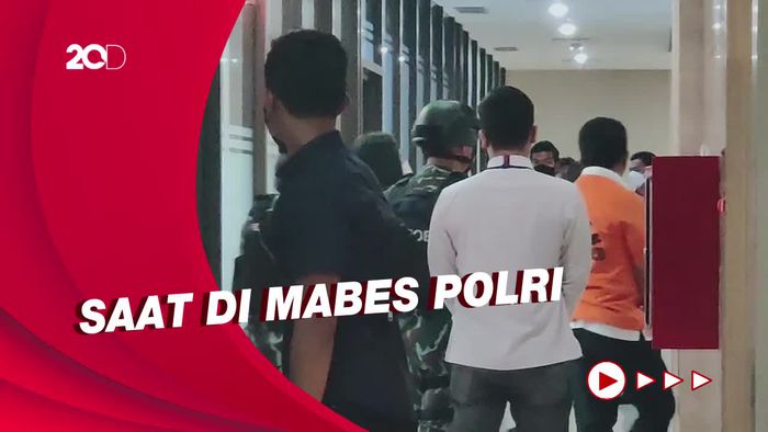 Ferdy Sambo-Putri Candrawathi Berbaju Tahanan Jelang Dibawa ke Kejagung