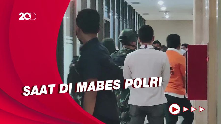 Ferdy Sambo-Putri Candrawathi Berbaju Tahanan Jelang Dibawa ke Kejagung