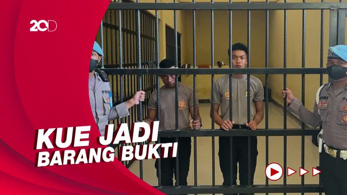 Jilat Kue Ulang Tahun TNI, Dua Anggota Polantas Papua Barat Ditahan