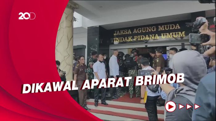 Momen Ferdy Sambo Dikawal Ketat Keluar dari Kejagung