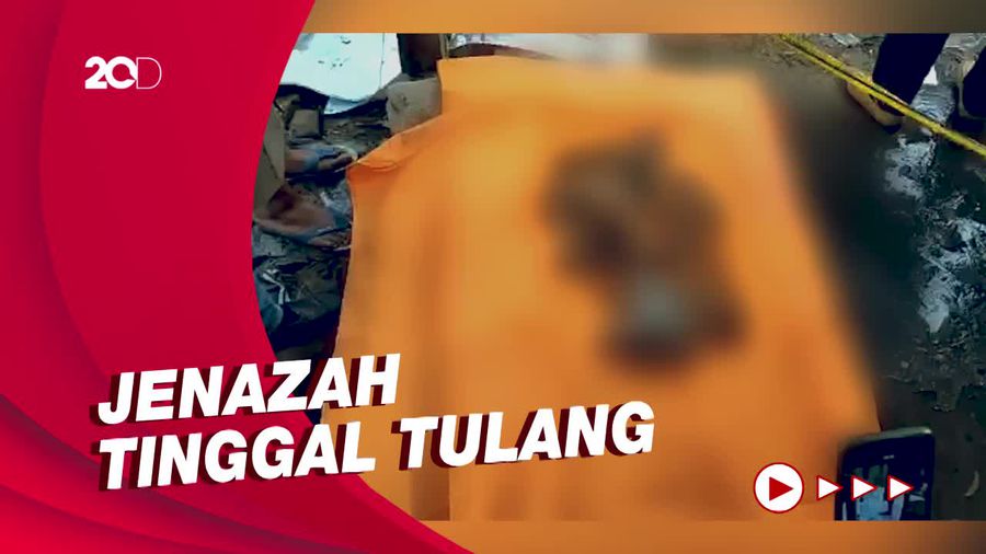 Proses Evakuasi Jenazah 1 Keluarga yang Dibuang ke Septic Tank