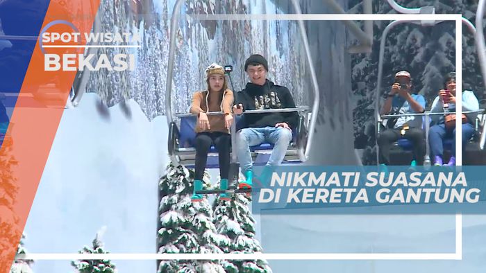 Menikmati Suasana Dingin Naik Kerata Gantung di Trans Snow World, Bekasi