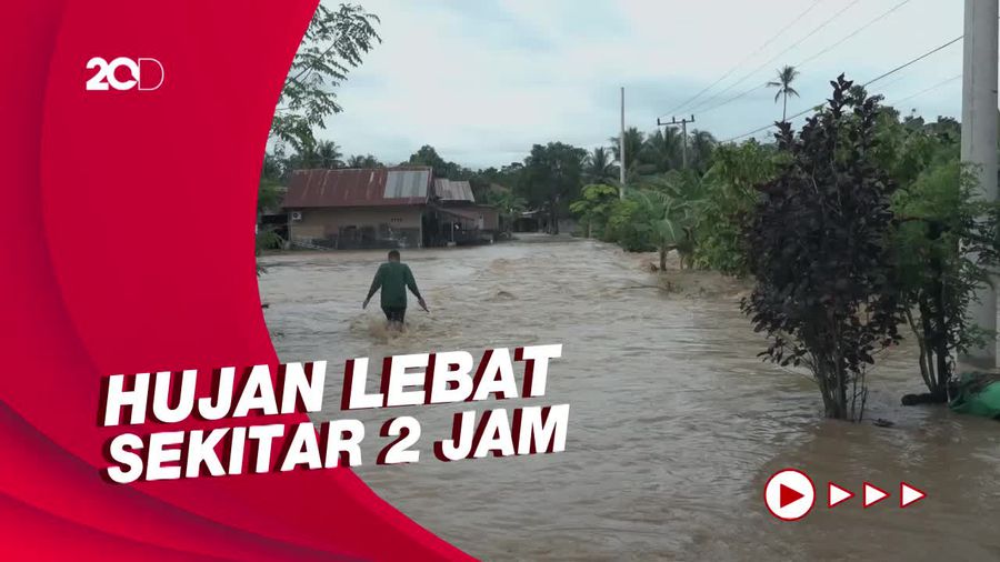 Banjir Akibat Hujan Lebat Ganggu Aktivitas Warga Polewali Mandar