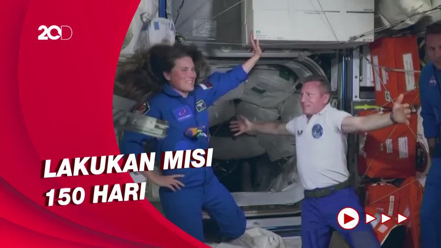 4 Anggota Baru Tim SpaceX Crew Dragon Berlabuh di ISS