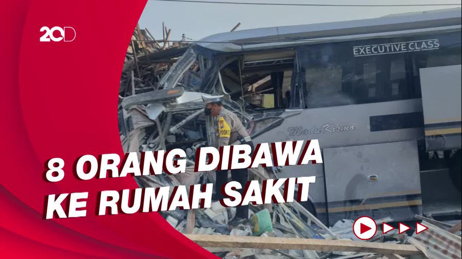 Penampakan Bus Malam Tabrak 4 Rumah di Lamongan