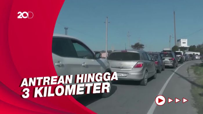 Antrean Panjang Kendaraan Imbas Ledakan di Jembatan Crimea