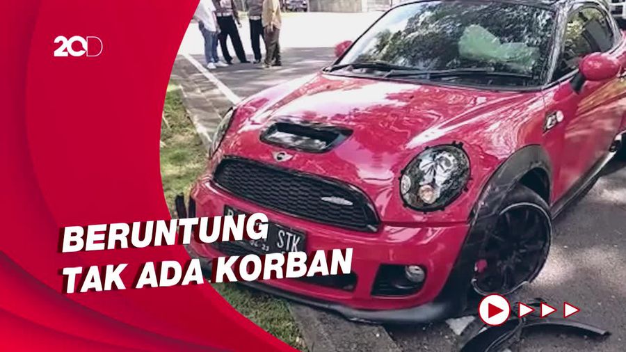 CR-V dan MINI Cooper Kecelakaan di Jalan Raya Made Citraland Surabaya!
