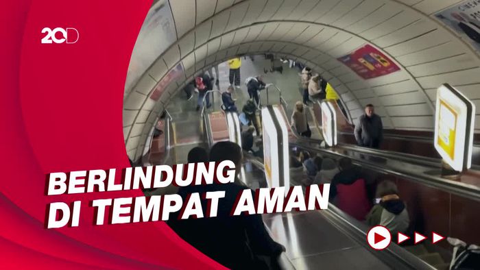 Rusia Tingkatkan Serangan, Ribuan Warga Kiev Berlindung di Stasiun Metro
