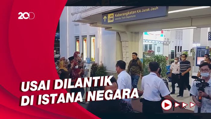 Saat Kedatangan Sri Sultan HB X Disambut Ratusan Lurah di Stasiun Tugu