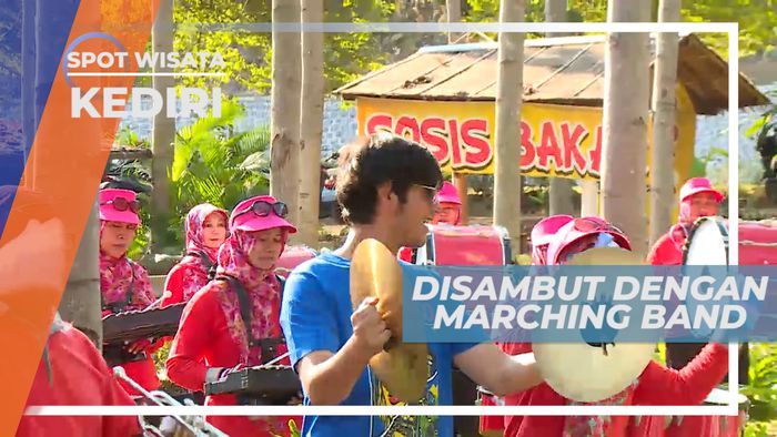 Meriahnya Sambutan Hangat Marching Band dari Para Ibu-ibu, Kediri